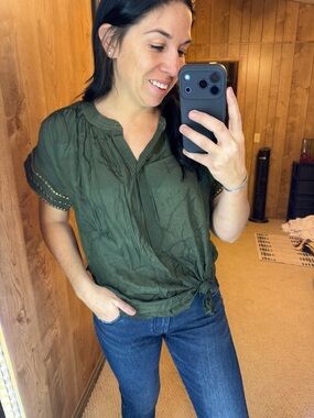 Women’s Olive Green Short Sleeve Tie-Hem Top